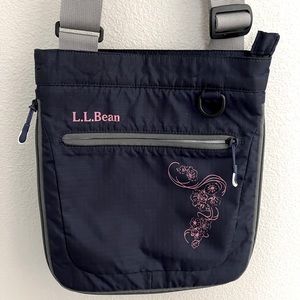 L.L. Bean expandable crossbody bag, LIKE NEW!! Same or next day shipping
